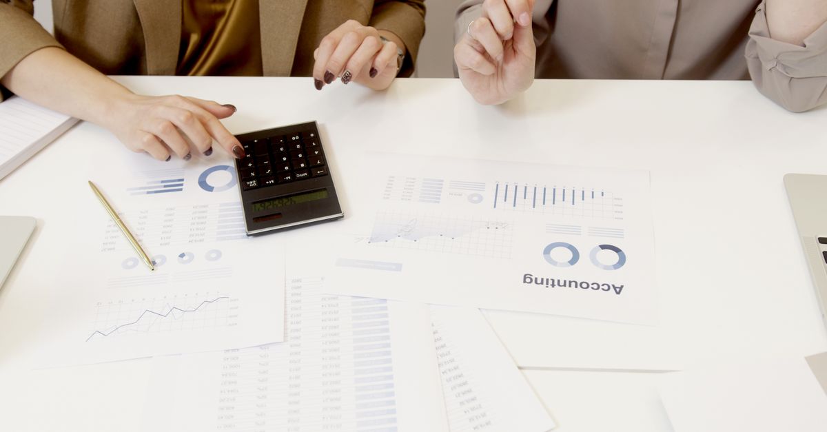 Calculator and statements used to check the GST turnover threshold for Indian freelancers
