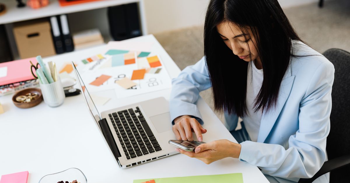Smartphone and notebook used for managing an online reselling business