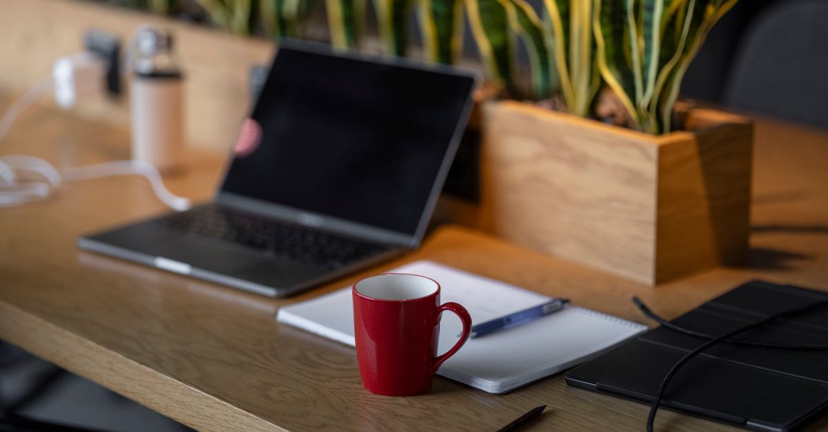 Laptop and coffee on a tidy desk, a simple setup for Outlier AI work in India